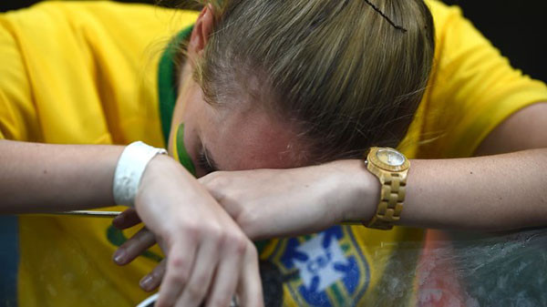 Lệ rơi thành sông trong ngày thảm họa của Selecao! ảnh 11