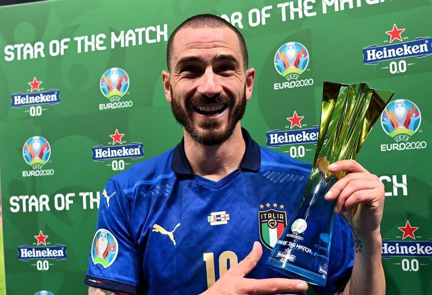 Bonucci giành danh hiệu Cầu thủ hay nhất trận chung kết EURO 2020. Bonucci giành danh hiệu Cầu thủ hay nhất trận chung kết EURO 2020.