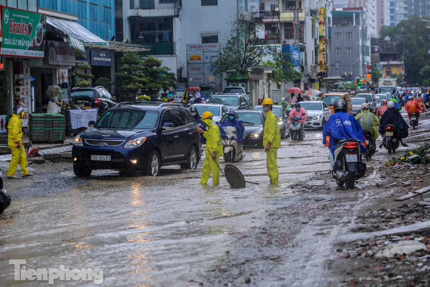 Tuyến đường Vũ Trọng Phụng dập dềnh nước.