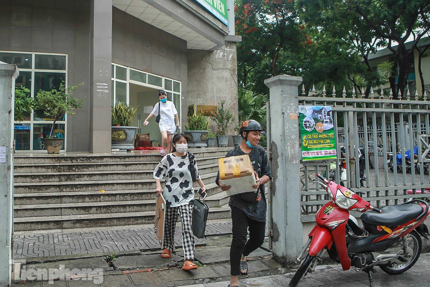 Khu KTX Mỹ Đình 2 bắt đầu cho rời khu vực đơn nguyên 5, nơi có 500 sinh viên lưu trú.