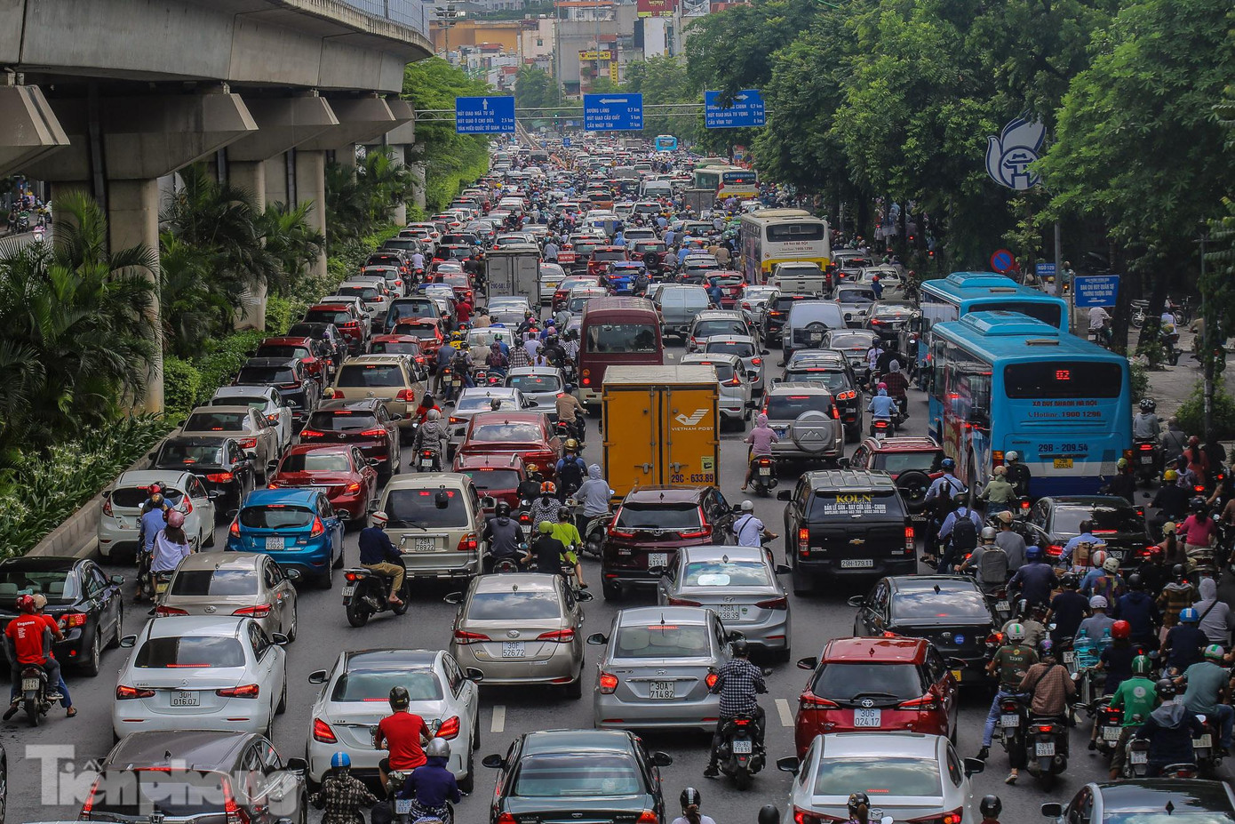 Hình ảnh ghi nhận trên đường Nguyễn Trãi hướng về Ngã Tư Sở.