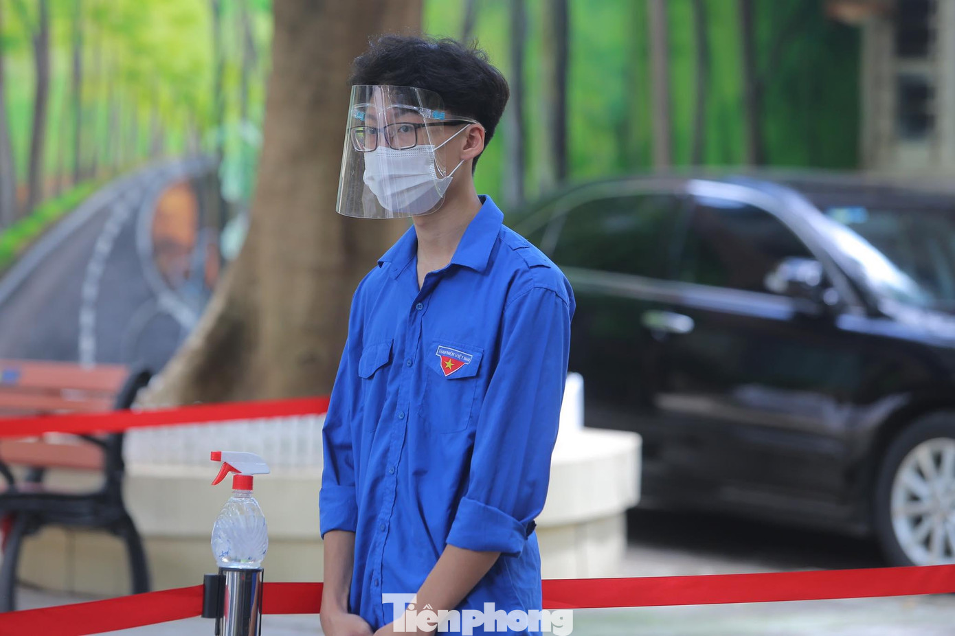 Mỗi tình nguyện viên đều được bảo hộ phòng dịch kỹ lưỡng từ khẩu trang đến kính chắn giọt bắn. Mỗi tình nguyện viên đều được bảo hộ phòng dịch kỹ lưỡng từ khẩu trang đến kính chắn giọt bắn.