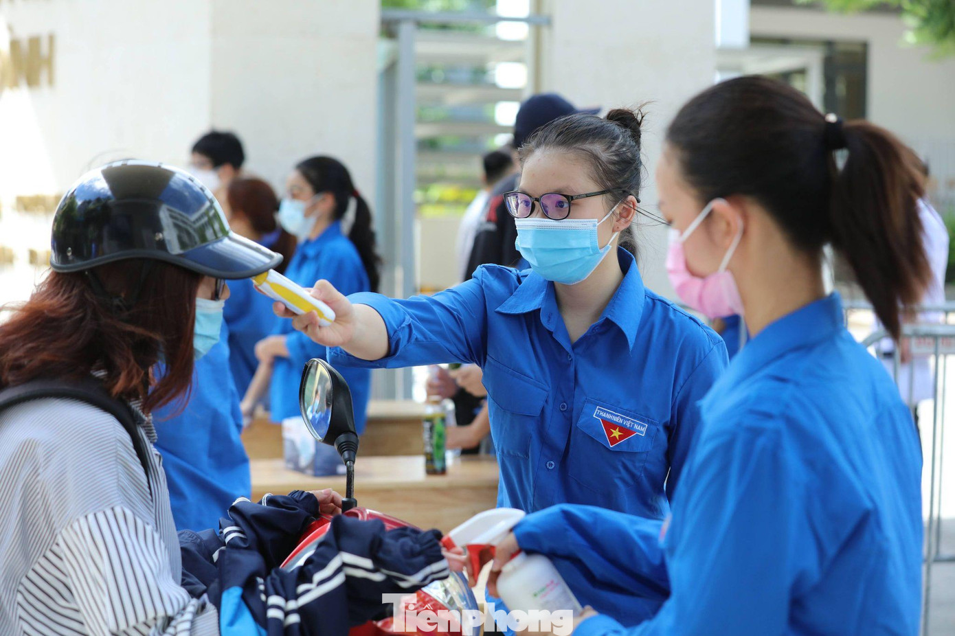 Các cơ sở tăng cường tuyên truyền chủ trương tổ chức kỳ thi tuyển sinh, thông tin yêu cầu các thí sinh, phụ huynh, cán bộ giáo viên, nhân viên tham gia tổ chức kỳ tuyển sinh thực hiện đầy đủ thông điệp "5K" và các quy định về phòng chống dịch bệnh của Bộ Y tế, hạn chế đi đến những nơi không thật cần thiết. Các cơ sở tăng cường tuyên truyền chủ trương tổ chức kỳ thi tuyển sinh, thông tin yêu cầu các thí sinh, phụ huynh, cán bộ giáo viên, nhân viên tham gia tổ chức kỳ tuyển sinh thực hiện đầy đủ thông điệp "5K" và các quy định về phòng chống dịch bệnh của Bộ Y tế, hạn chế đi đến những nơi không thật cần thiết.