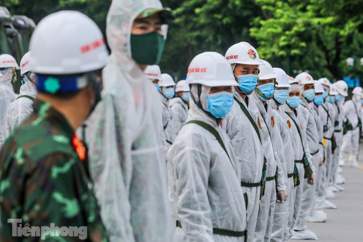 180 chiến sĩ thuộc Binh chủng hóa học và Bộ Tư lệnh thủ đô được huy động.