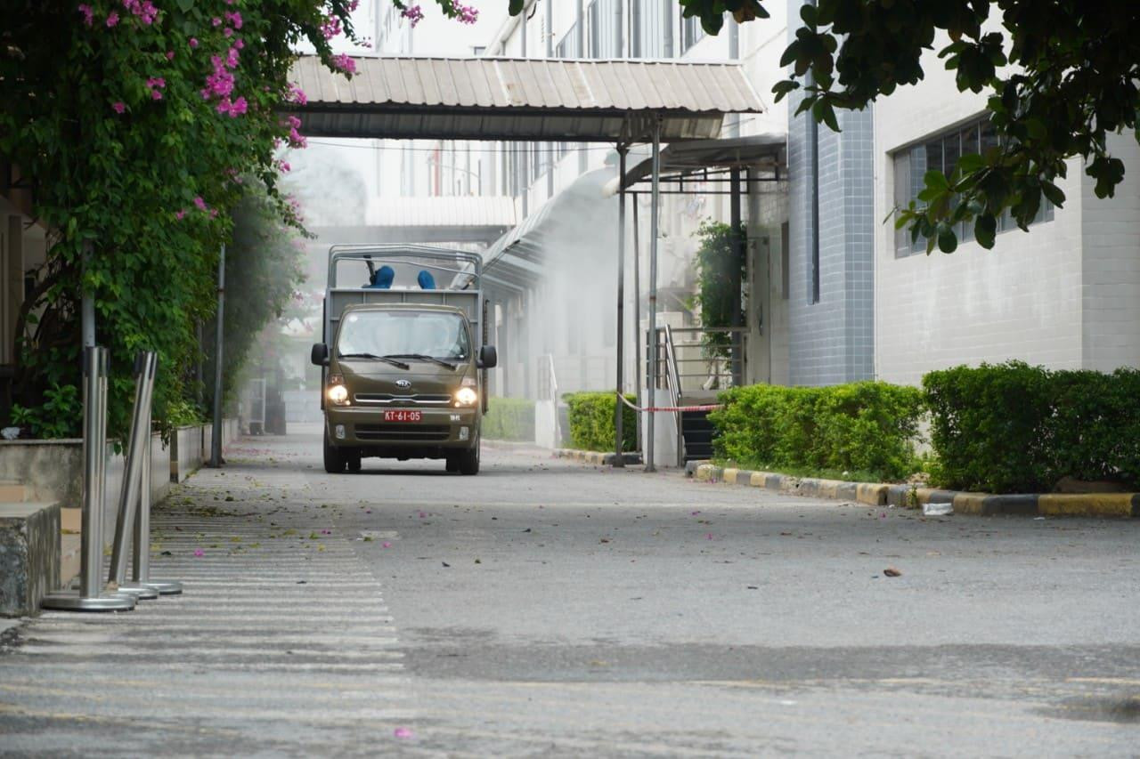 Được biết, Bộ Tư lệnh Thủ đô sẽ thực hiện phun khử khuẩn diện rộng trong vài ngày tới. Ảnh: Nguyễn Minh.