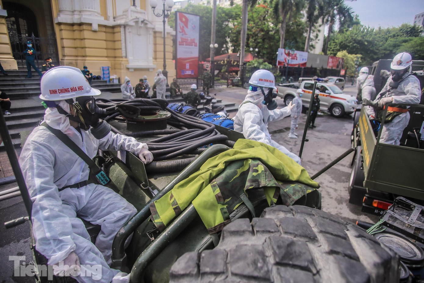 Giây phút nghỉ ngơi của các chiến sĩ.