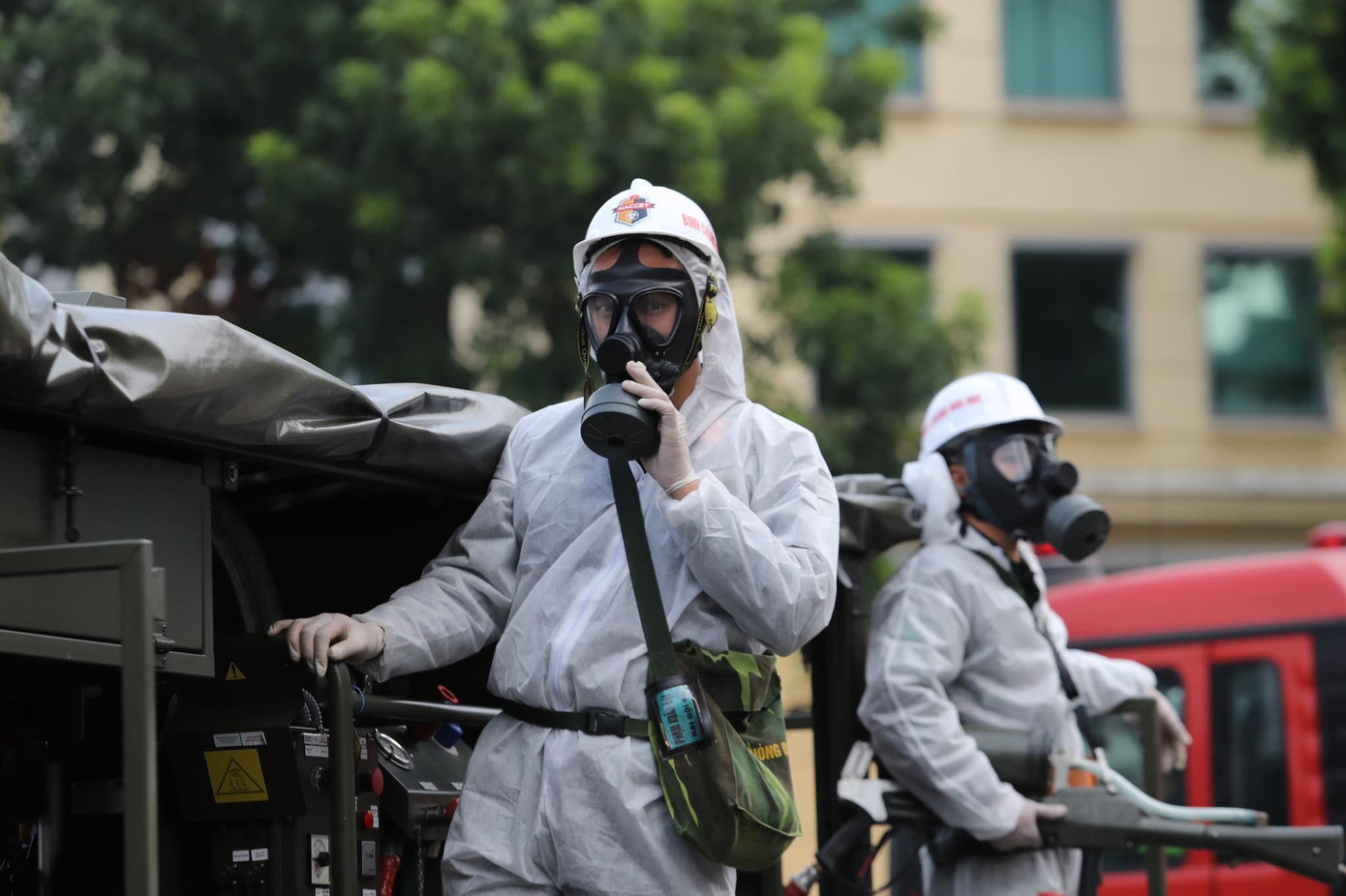 Các chiến sĩ được đảm bảo an toàn khi thực hiện nhiệm vụ. Ảnh: Hoàng Mạnh Thắng.