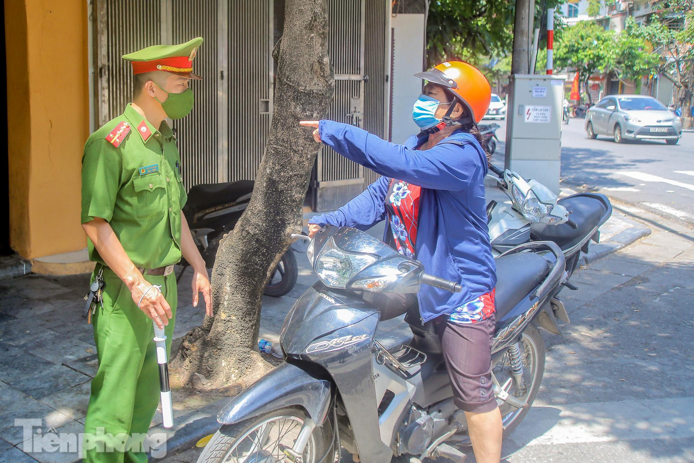 Một số trường hợp xin vào chợ nhưng không thuộc địa bàn phường nên đã được mời "quay đầu xe".