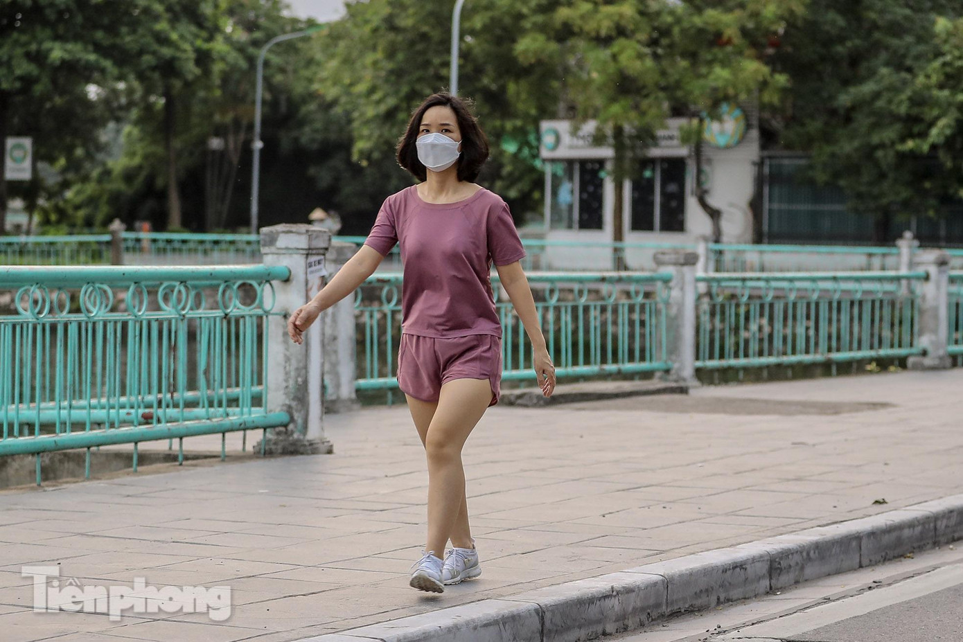 Quanh khu vực Hồ Tây vẫn xuất hiện người tập thể dục.