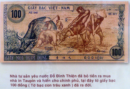 Tờ giấy bạc 100 đồng (tờ bạc con trâu xanh) đầu tiên của Việt Nam. Tờ giấy bạc 100 đồng (tờ bạc con trâu xanh) đầu tiên của Việt Nam