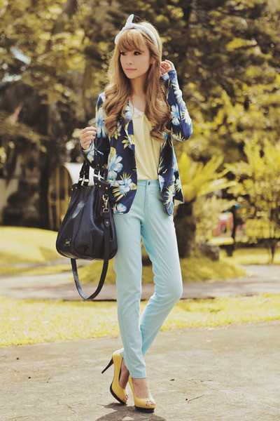 Những kiểu áo len phá cách mix layer hay mix cùng chân váy đem lại ho bạn gái vẻ đẹp ngọt ngào đáng yêu. Thời trang thu chắc chắn không thể thiếu những chiếc áo khoác như blazer, denim hay cardigan....