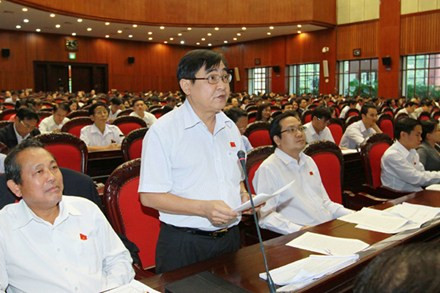 ĐBQH Đỗ Hữu Lâm phát biểu ý kiến về dự thảo Nghị quyết về việc lấy ý kiến nhân dân về dự thảo sửa đổi Hiến pháp năm 1992 chiều 16.11.. ĐBQH Đỗ Hữu Lâm phát biểu ý kiến về dự thảo Nghị quyết về việc lấy ý kiến nhân dân về dự thảo sửa đổi Hiến pháp năm 1992 chiều 16.11.