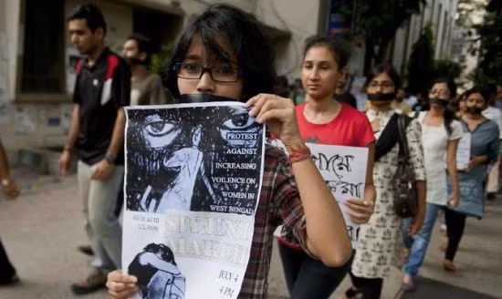 Ấn Độ là quốc gia liên tiếp xảy ra các vụ nữ sinh bị cưỡng hiếp và giết chết trong thời gian qua . Ấn Độ là quốc gia liên tiếp xảy ra các vụ nữ sinh bị cưỡng hiếp và giết chết trong thời gian qua