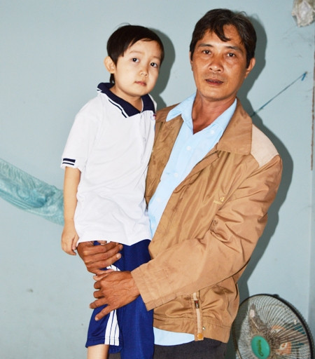 Nghị lực của cậu học sinh lớp 9 cao 1m ảnh 2