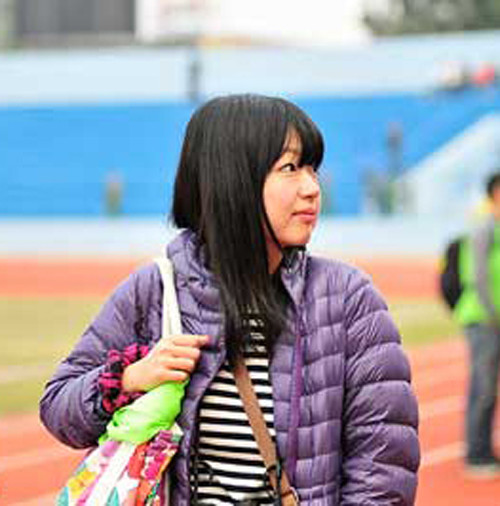 Nữ phóng viên Nhật xinh đẹp 'tiếp lửa' cho HAGL ảnh 1