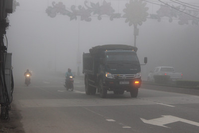 Nhiều cao ốc ở Nghệ An, Hà Tĩnh chìm trong sương mù ảnh 11