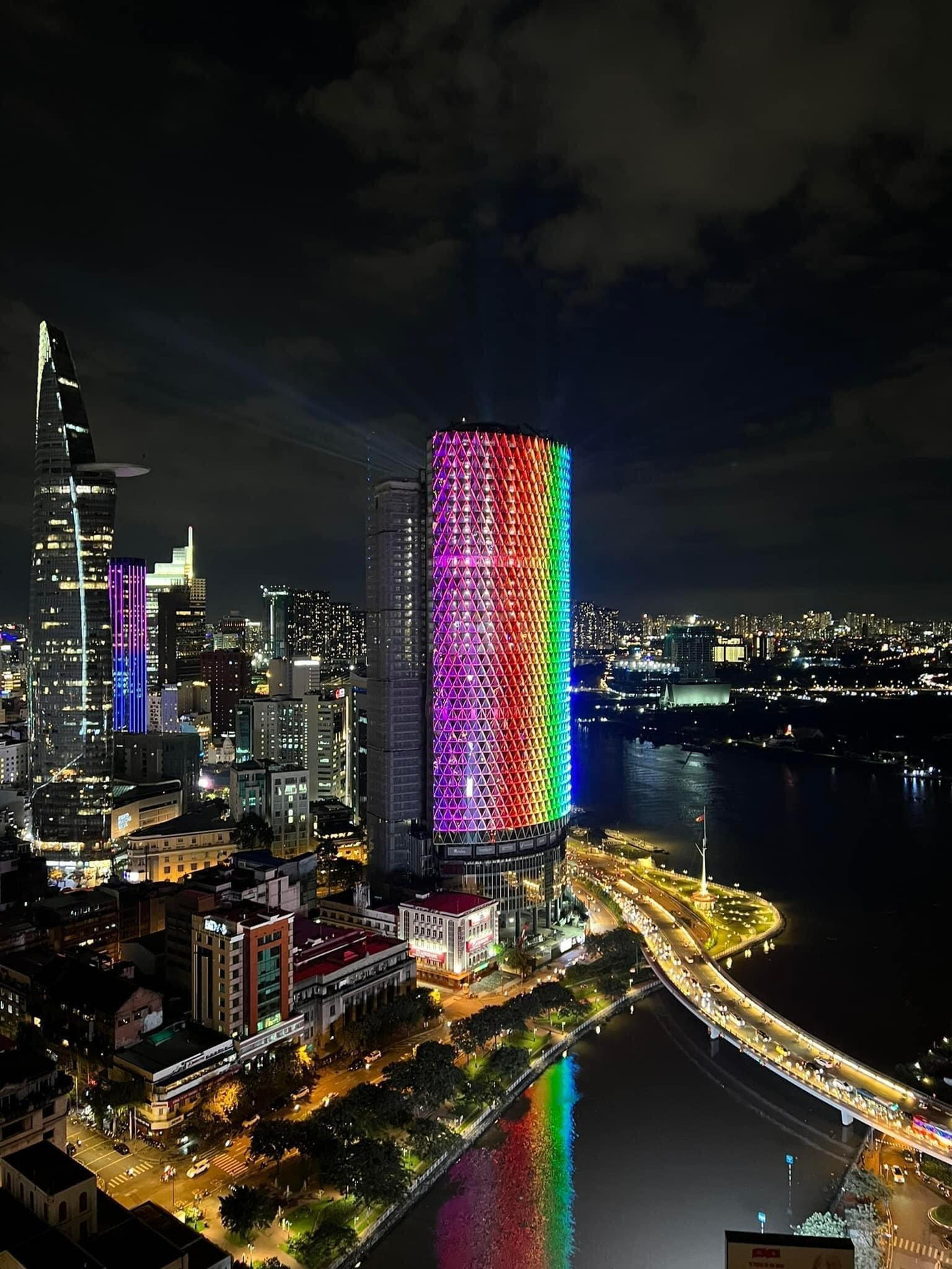 Màn trình diễn ánh sáng mãn nhãn - Ảnh: Nguyễn Bá Thành.