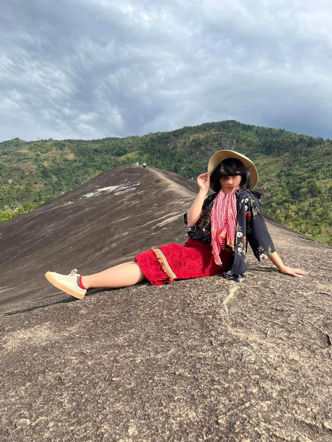 Theo như chia sẻ của Thùy Trang, hai người đã dành 2 - 3 tiếng để ghi lại những khoảnh khắc này ở vùng núi Tây Nguyên.