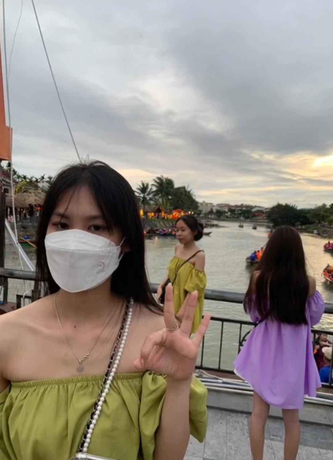 &quot;Đi chụp hình mẫu áo và cái kết&quot; - Ngọc Khuyên