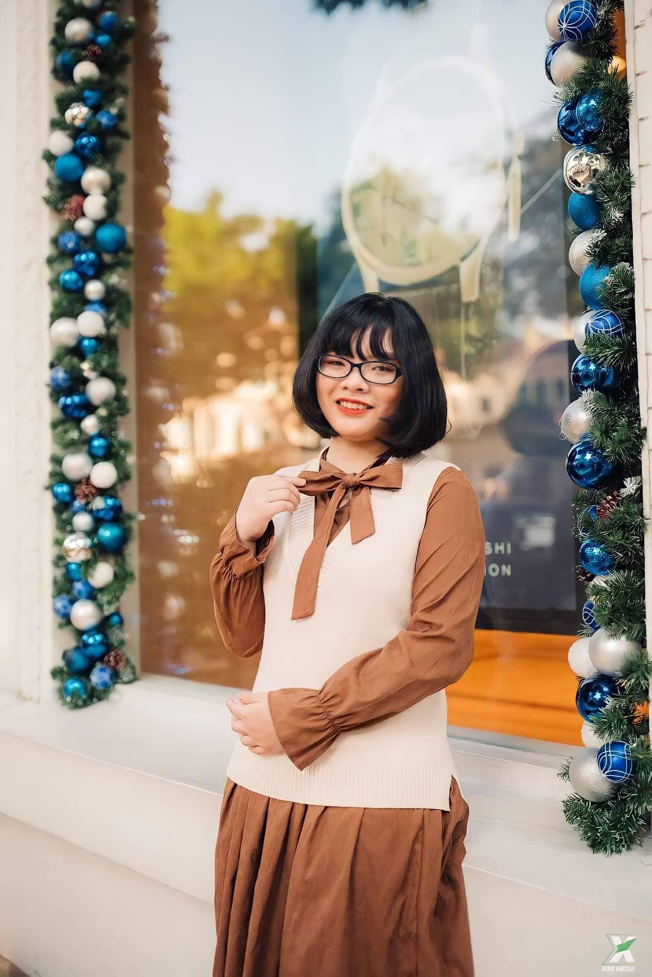 Thùy Linh nhắn nhủ tới các sĩ tử nên giữ một cái đầu lạnh, thật bình tĩnh giải quyết trước những sự cố xảy ra. Ảnh: NVCC