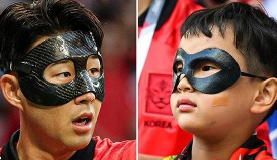 CĐV Hàn Quốc chọn cách cổ vũ vô cùng đặc biệt cho &quot;chàng trai vàng&quot; Son Heung-min. Nguồn: Internet