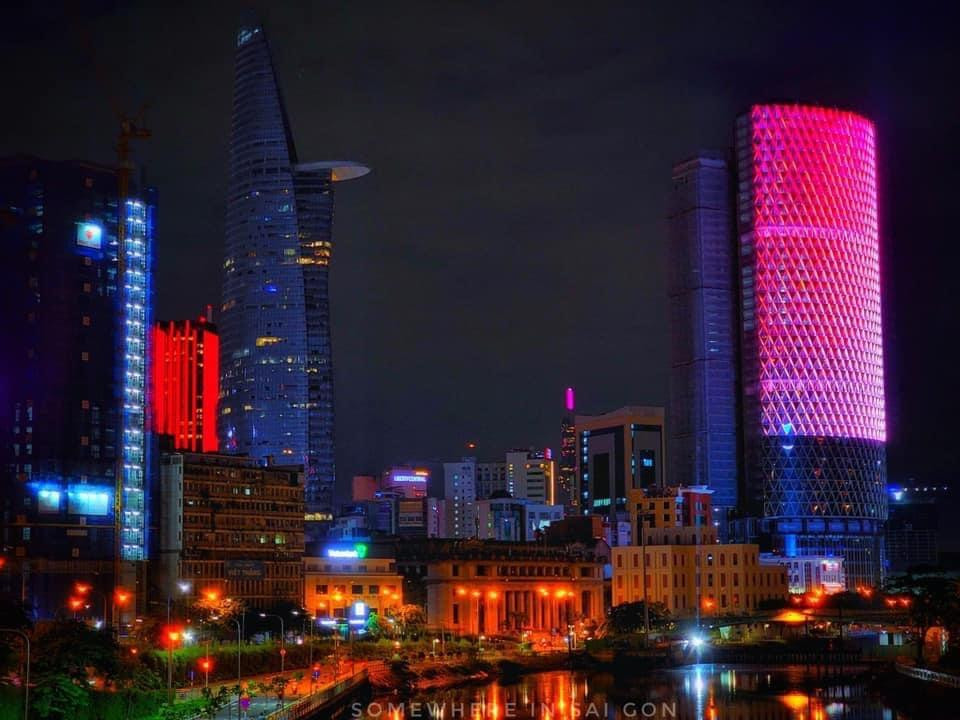 IFC One Saigon nổi bật trên bầu trời thành phố về đêm. Ảnh: Phạm Thế Hiển