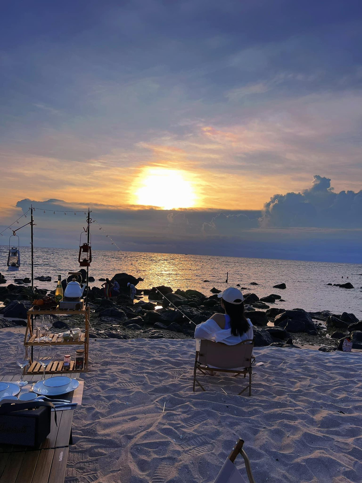 Bảo Linh tận hưởng hoàng hôn bên bờ Vịnh Triều Dương. - Ảnh: Bảo Linh Nguyễn Bảo Linh tận hưởng hoàng hôn bên bờ Vịnh Triều Dương. - Ảnh: Bảo Linh Nguyễn