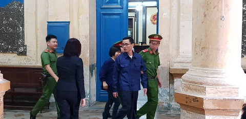 Các bị cáo khác trong vụ án. Ảnh Văn Minh Xử đại án ngân hàng VNCB, tòa triệu tập hơn 200 người liên quan ảnh 2