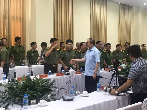 Tận thấy kíp nổ, mìn tự chế của nhóm khủng bố tấn công trụ sở công an ảnh 12
