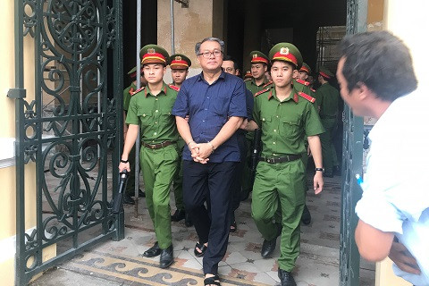 Cựu lãnh đạo Ngân hàng Xây dựng đổ thừa cho bà Hứa Thị Phấn ảnh 1