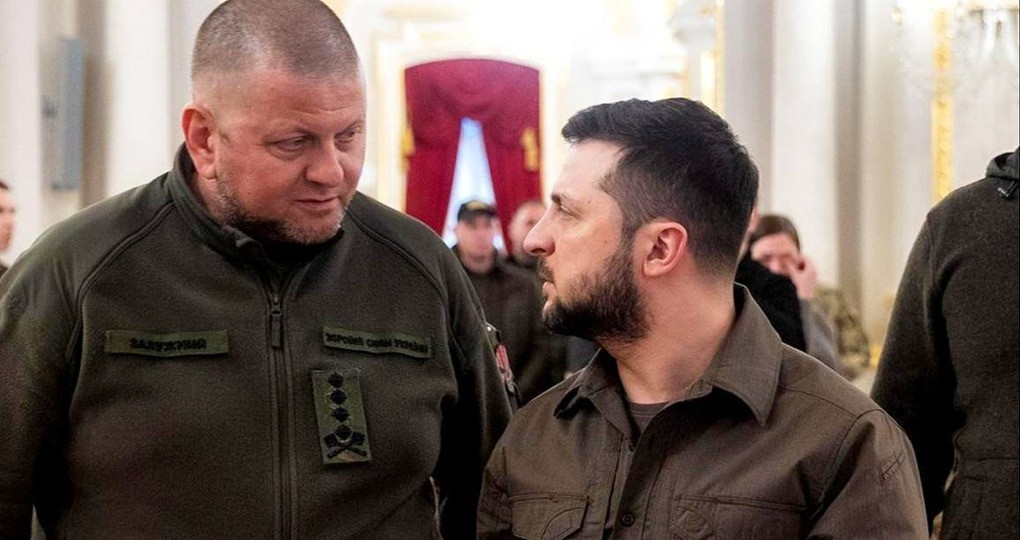 Tổng thống Ukraine Volodymyr Zelensky và tướng Valerii Zaluzhnyi. Ảnh: Front News Tổng thống Ukraine Volodymyr Zelensky và tướng Valerii Zaluzhnyi. Ảnh: Front News