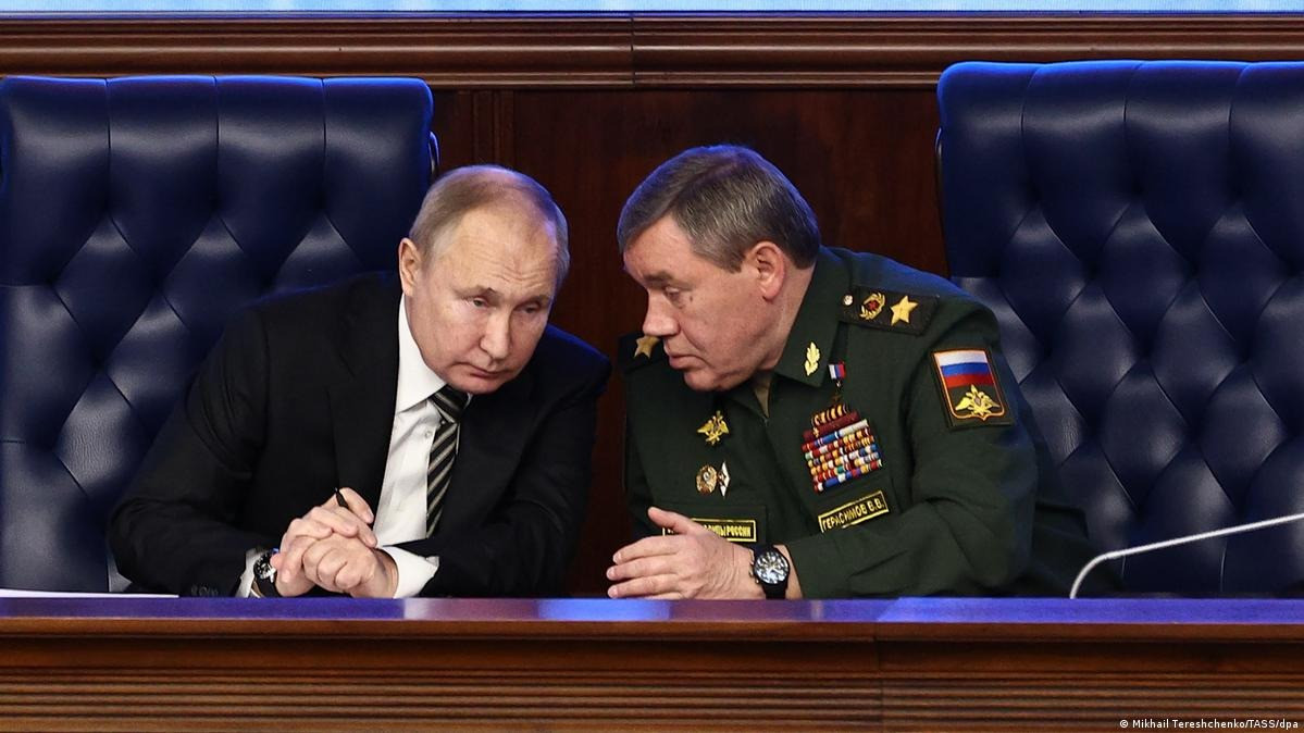 Tổng thống Nga Vladimir Putin và Tổng tham mưu trưởng Các lực lượng vũ trang Nga Valery Gerasimov. Ảnh: Tass Tổng thống Nga Vladimir Putin và Tổng tham mưu trưởng Các lực lượng vũ trang Nga Valery Gerasimov. Ảnh: Tass