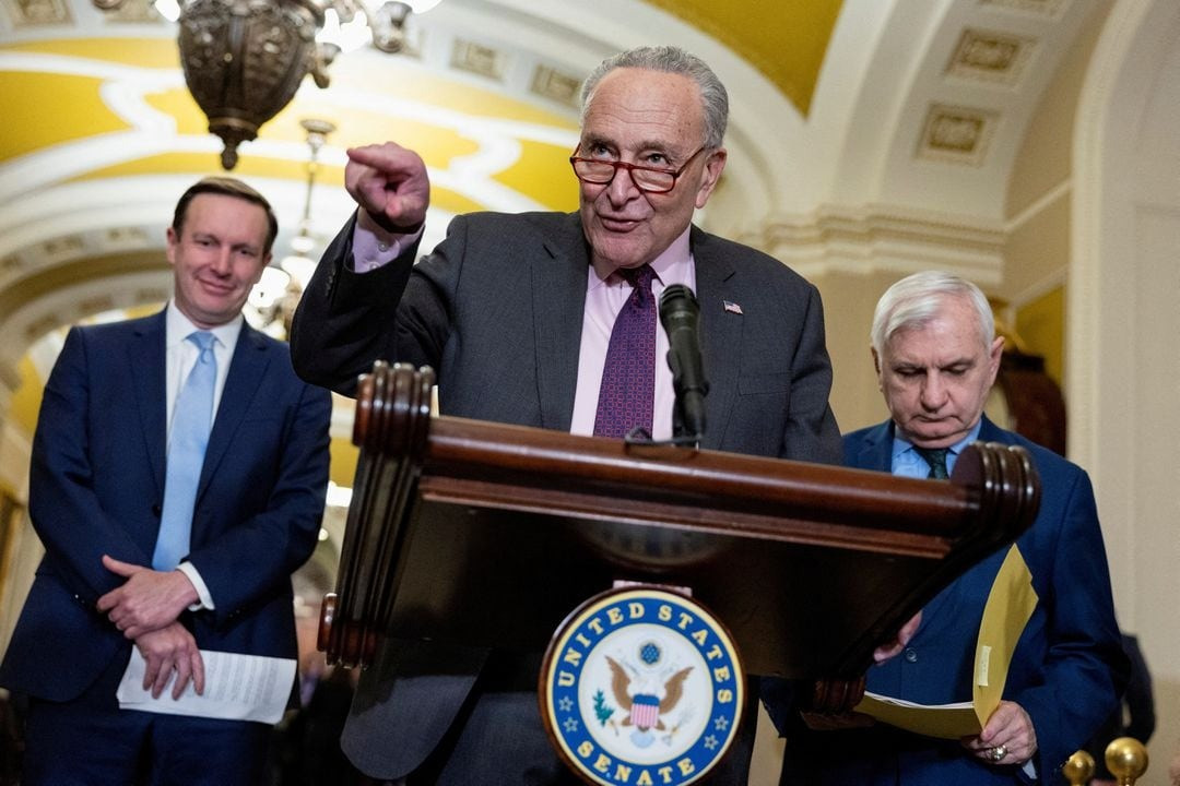 Lãnh đạo phe đa số Thượng viện Chuck Schumer. Ảnh: Reuters Lãnh đạo phe đa số Thượng viện Chuck Schumer. Ảnh: Reuters
