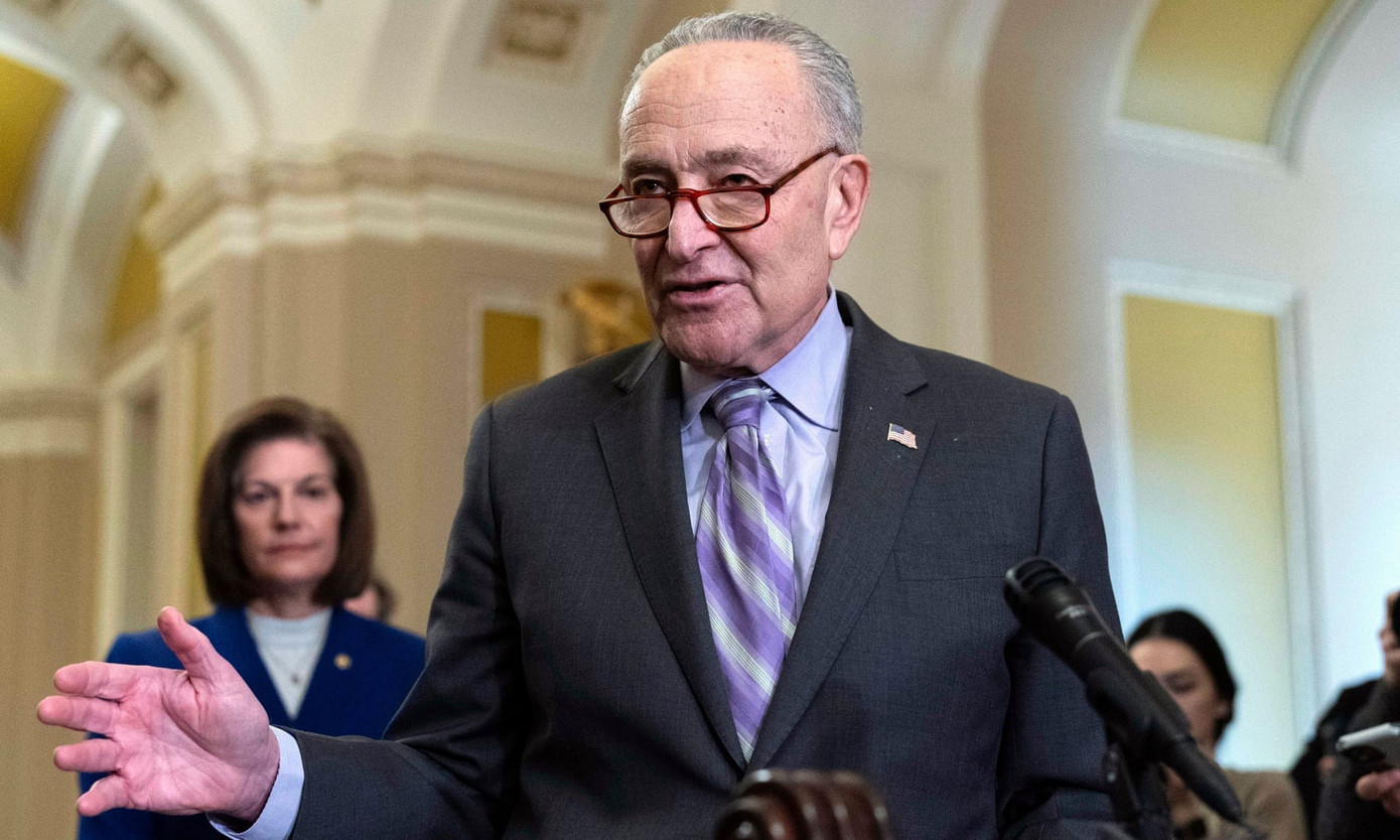 Lãnh đạo phe đa số Thượng viện Chuck Schumer. Ảnh: Reuters Lãnh đạo phe đa số Thượng viện Chuck Schumer. Ảnh: Reuters