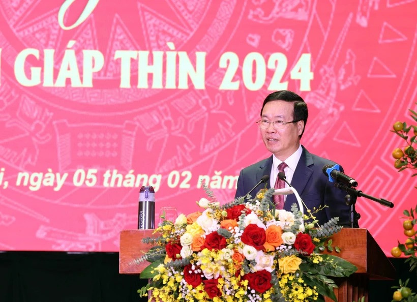 Chủ tịch nước Võ Văn Thưởng đến thăm, kiểm tra công tác ứng trực, sẵn sàng chiến đấu và chúc Tết cán bộ, chiến sỹ Bộ Tư lệnh Cảnh vệ nhân dịp đón Xuân Giáp Thìn 2024. (Ảnh: Thống Nhất/TTXVN) Chủ tịch nước Võ Văn Thưởng đến thăm, kiểm tra công tác ứng trực, sẵn sàng chiến đấu và chúc Tết cán bộ, chiến sỹ Bộ Tư lệnh Cảnh vệ nhân dịp đón Xuân Giáp Thìn 2024. (Ảnh: Thống Nhất/TTXVN)