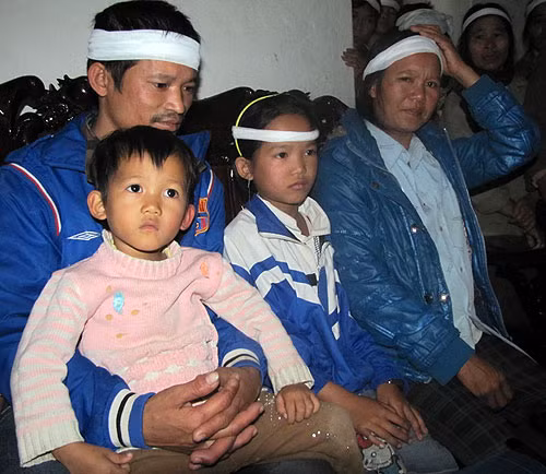 Anh Hồ Vĩnh Lai sống sót trở về sau hơn 70 giờ trôi trên biển. Ảnh: Nguyên Dũng (Thanh Niên) Anh Hồ Vĩnh Lai sống sót trở về sau hơn 70 giờ trôi trên biển