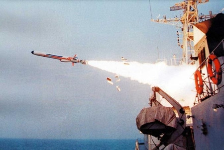 Thời gian gần đây, Trung Quốc thường xuyễn tổ chức diễn tập bắn đạn thật đê thị uy