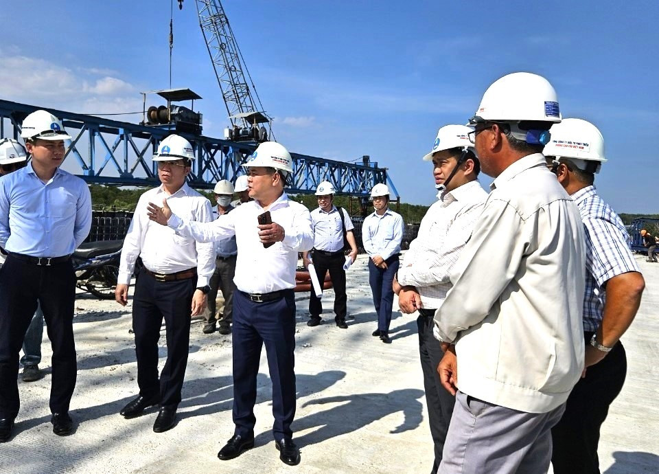 Phó Chủ tịch Ủy ban quản lý vốn nhà nước - Nguyễn Ngọc Cảnh và đoàn công tác kiểm tra Dự án cao tốc Bến Lức - Long Thành.