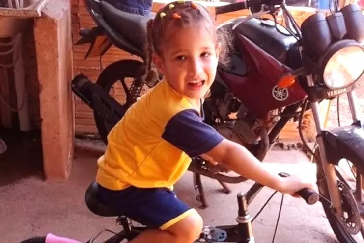 Maria Fernanda Brito da Silva bị ngừng tim khi đang chiến đấu giành giật sự sống tại Bệnh viện Regional de Mato Grosso do Sul ở Campo Grande.