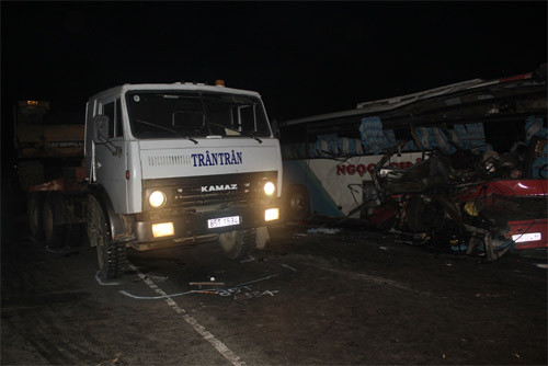 Xe rơ moóc bị chết máy. Xe rơ moóc bị chết máy