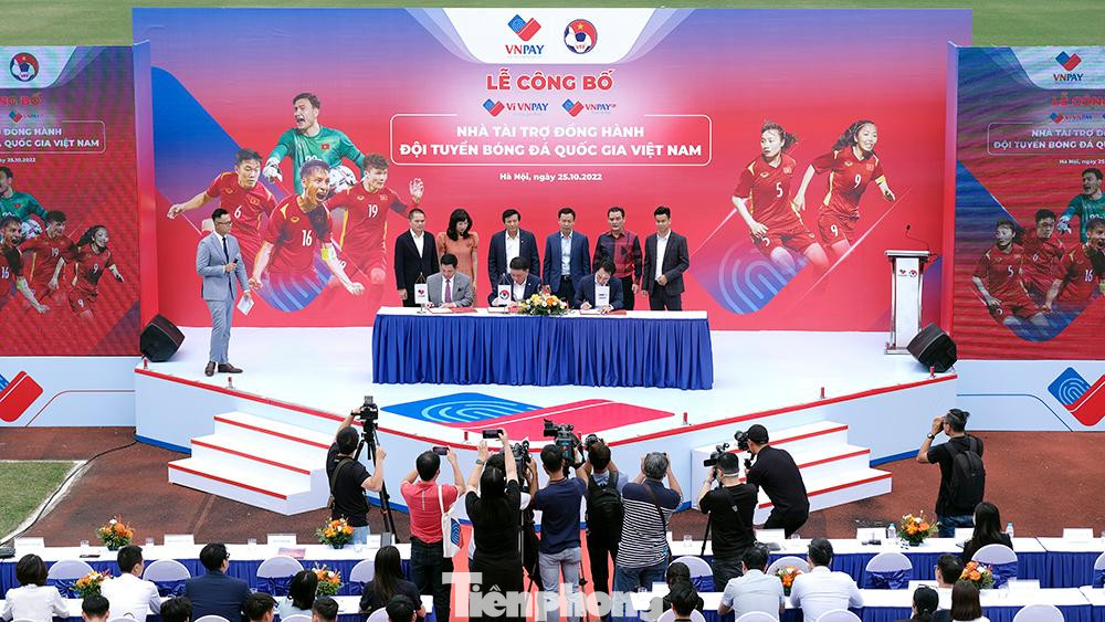 Với hợp tác này, VNPAY mong muốn thể hiện vị thế của một thương hiệu Quốc gia, song hành cùng các đội tuyển Bóng đá Quốc gia vươn đến những thành công mới, thúc đẩy sự phát triển chung của nền thể thao Việt Nam. VNPAY cam kết sẽ đóng góp nguồn lực cho sự phát triển của bóng đá Việt Nam trên nhiều mặt, giúp các giải bóng đá quốc gia phát huy hết tiềm năng và sức mạnh.