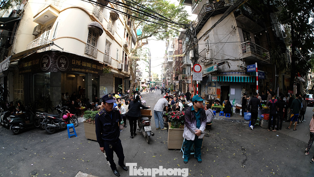 Khu phố ẩm thực được hình thành cũng góp phần xây dựng hình ảnh du lịch Thủ đô Hà Nội là điểm đến “An toàn - Thân thiện - Chất lượng - Hấp dẫn”. Khu phố ẩm thực được hình thành cũng góp phần xây dựng hình ảnh du lịch Thủ đô Hà Nội là điểm đến “An toàn - Thân thiện - Chất lượng - Hấp dẫn”.