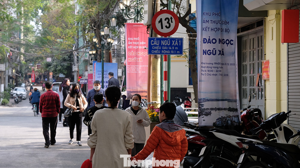 Thời gian tới, quận Ba Đình sẽ tiếp tục nghiên cứu chỉnh sửa, bổ sung, hoàn thiện các phương án, nội quy, quy chế để không gian khu phố ẩm thực đêm kết hợp đi bộ Đảo Ngọc - Ngũ Xã trở thành một điểm đến hấp dẫn du khách và người dân Thủ đô. Thời gian tới, quận Ba Đình sẽ tiếp tục nghiên cứu chỉnh sửa, bổ sung, hoàn thiện các phương án, nội quy, quy chế để không gian khu phố ẩm thực đêm kết hợp đi bộ Đảo Ngọc - Ngũ Xã trở thành một điểm đến hấp dẫn du khách và người dân Thủ đô.