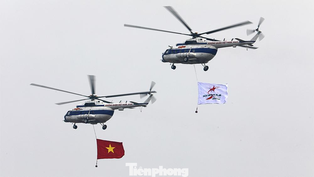 Các trực thăng Mi trên bầu trời thủ đô.