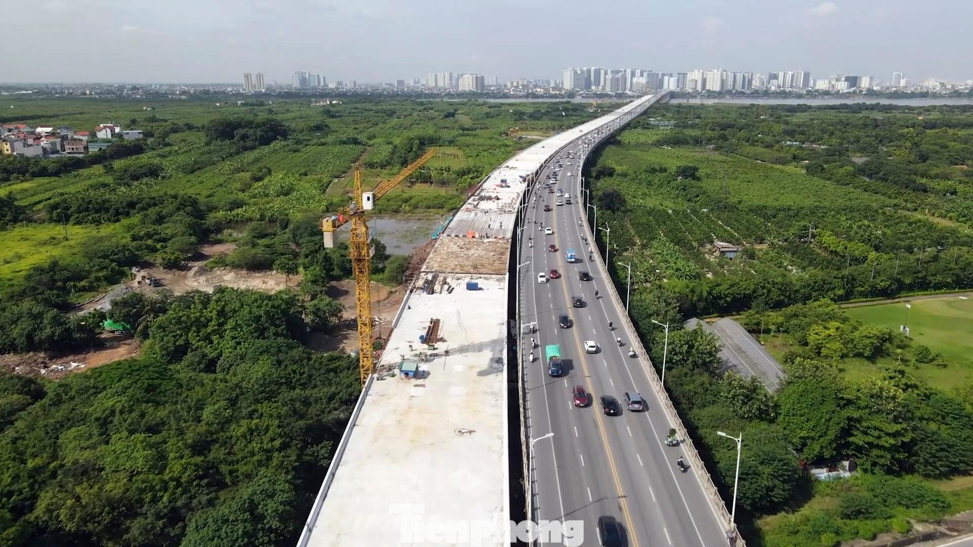 Cầu Vĩnh Tuy 2 là một trong những công trình trọng điểm cấp bách của thành phố Hà Nội, dự kiến hoàn thành vào tháng 6 năm 2023 với tổng mức đầu tư hơn 2.500 tỷ đồng. Sau khi hoàn thành giai đoạn 2, cầu Vĩnh Tuy với tổng chiều dài cầu và đường dẫn 3,47km sẽ có 8 làn xe lưu thông theo hướng từ trung tâm thành phố Hà Nội sang Long Biên và ngược lại.