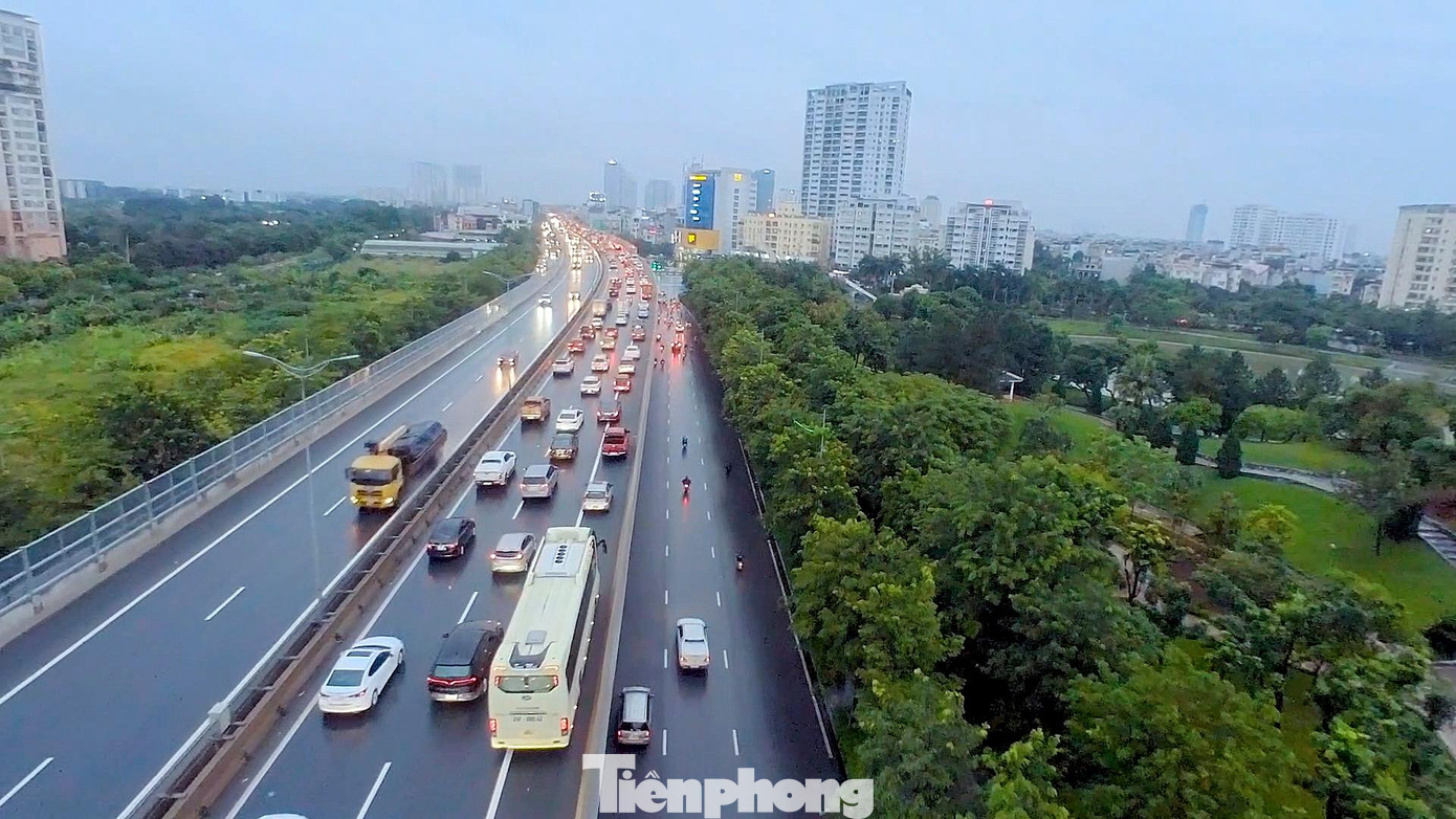 Giữa tháng 10/2020, công trình cầu cạn đoạn Mai Dịch - Nam Thăng Long thuộc đường vành đai 3 Hà Nội đã hoàn thành sau hơn 2 năm xây dựng. Việc khánh thành cầu cạn đoạn Mai Dịch - Nam Thăng Long được xây dựng phía trên đường Phạm Văn Đồng hiện nay giúp đưa vào khai thác thêm gần 4,6km đường Vành đai 3 đi trên cao theo tiêu chuẩn đường cao tốc, tiếp nối với hơn 10 km đường trên cao thuộc đường Vành đai 3 từ Pháp Vân đến Mai Dịch được đưa vào khai thác từ những năm trước.