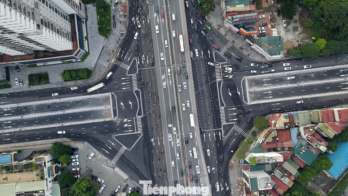 Hầm chui Lê Văn Lương - Tố Hữu nhìn từ trên cao sau khi được khánh thành chào mừng 68 năm ngày giải phóng Thủ đô.