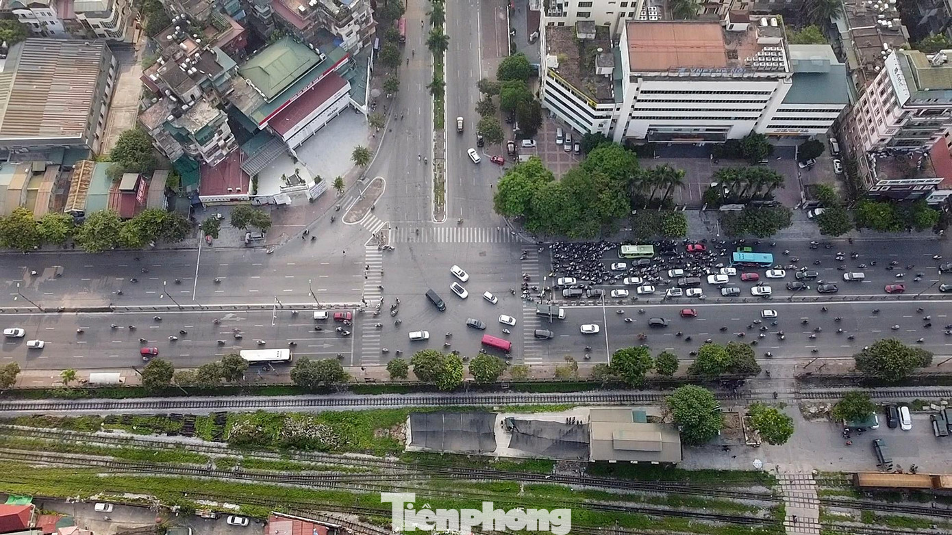 Gần đây nhất, ngày 6/10, hầm chui Giải phóng - Kim Đồng được khởi công với tổng mức đầu tư gần 600 tỷ đồng từ nguồn ngân sách, xây dựng trong giai đoạn từ năm 2022 - 2025. Dự án có quy mô 4 làn xe, tổng chiều dài hầm và đường dẫn khoảng 890m. Hầm chui qua nút giao Kim Đồng - Giải Phóng là một trong những mối nối trọng yếu của toàn tuyến Vành đai 2,5, là một thành phần của nút giao phức tạp bậc nhất Hà Nội trong tương lai, khi tại vị trí xung yếu này còn có đường sắt đô thị đi qua.