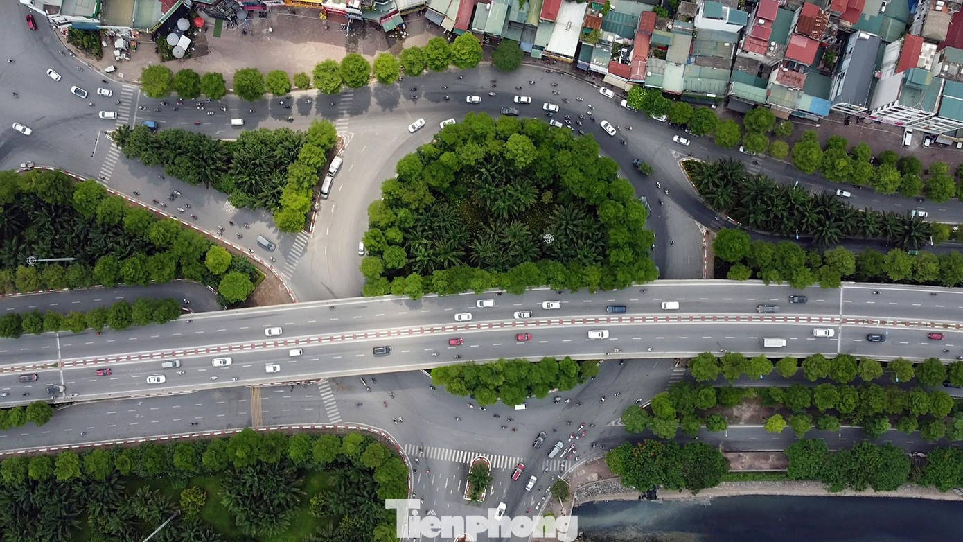 Hạ tầng giao thông Hà Nội ngày càng phát triển đồng bộ và hiện đại, là tiền đề vật chất quan trọng để phát triển đô thị bền vững.
