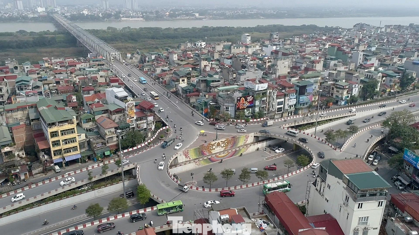 Trong những năm gần đây, để giải quyết tình trạng ùn tắc, thành phố Hà Nội đang tập trung thúc đẩy, hoàn thành các công trình giao thông trọng điểm.